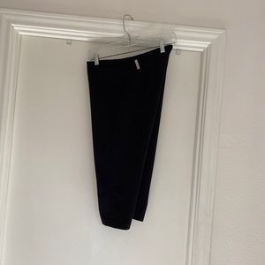 ZELLA BLACK CAPRI PANTS -LARGE
